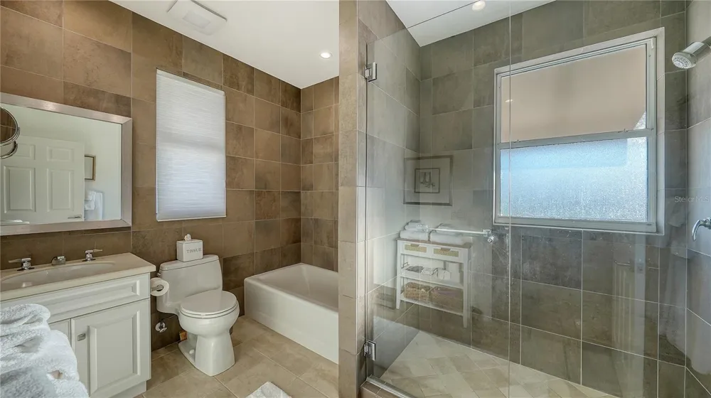 3530 MISTLETOE LANE Longboat Key, FL 34228