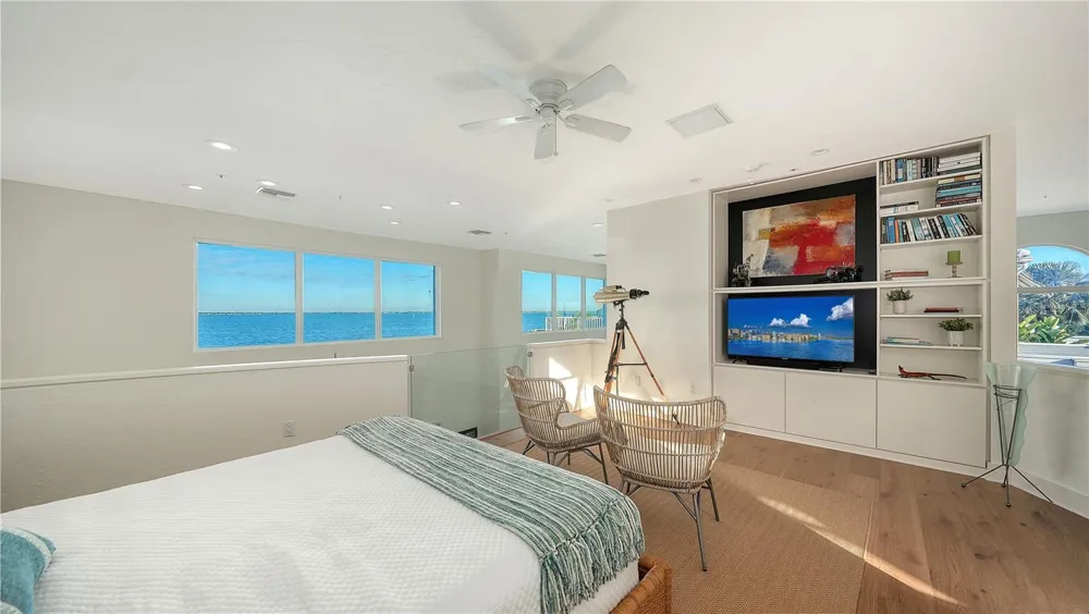 3530 MISTLETOE LANE Longboat Key, FL 34228