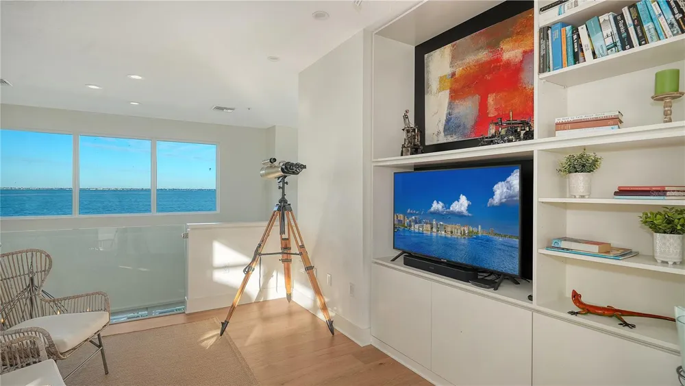 3530 MISTLETOE LANE Longboat Key, FL 34228