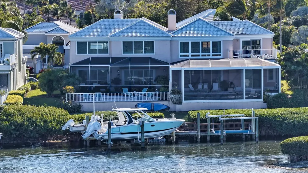 3530 MISTLETOE LANE Longboat Key, FL 34228