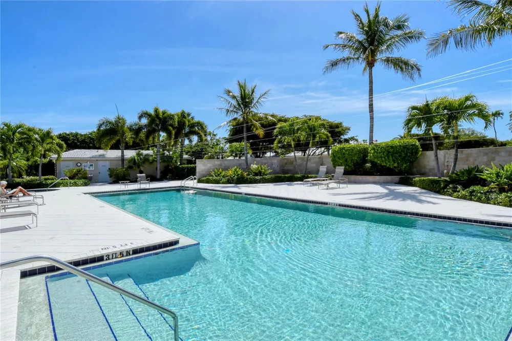 3530 MISTLETOE LANE Longboat Key, FL 34228
