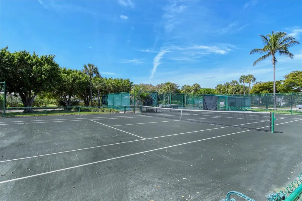 3530 MISTLETOE LANE Longboat Key, FL 34228