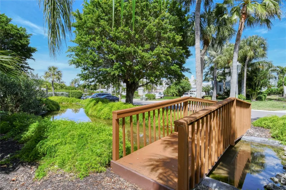 3530 MISTLETOE LANE Longboat Key, FL 34228