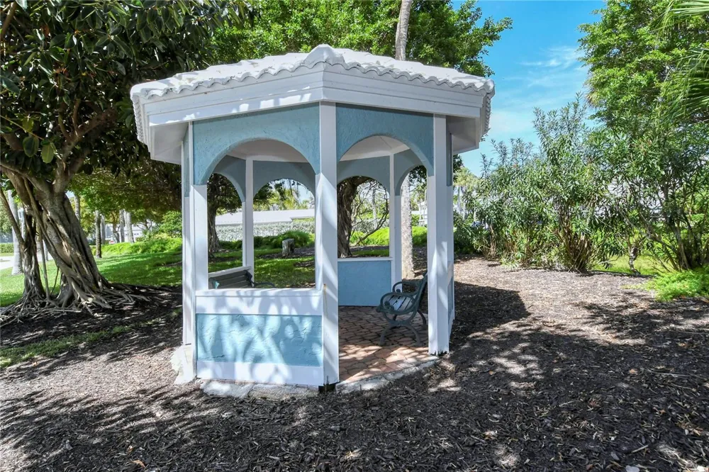 3530 MISTLETOE LANE Longboat Key, FL 34228