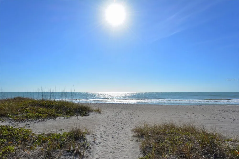 3530 MISTLETOE LANE Longboat Key, FL 34228