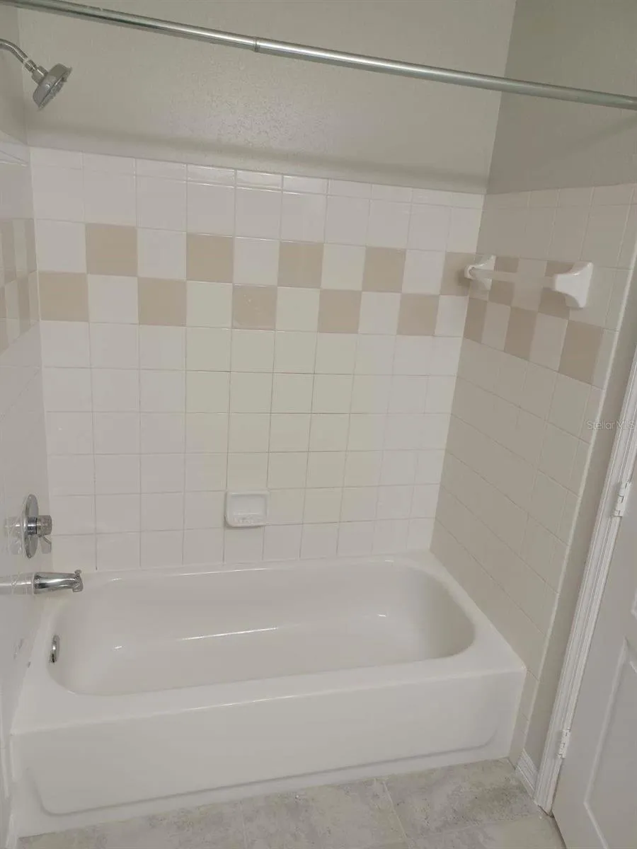 1502 MARSH COVE COURT #106 Tampa, FL 33619