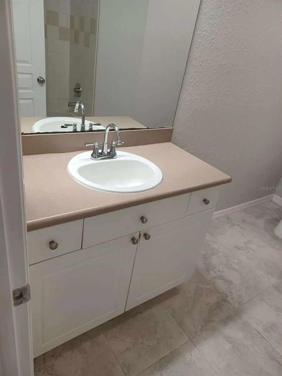 1502 MARSH COVE COURT #106 Tampa, FL 33619