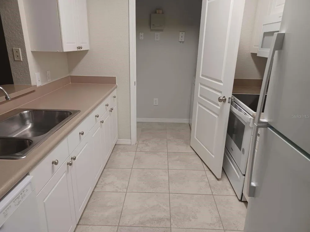 1502 MARSH COVE COURT #106 Tampa, FL 33619