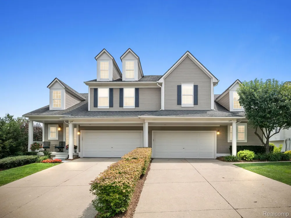 694 W BLUFF Rochester Hills City, MI 48307