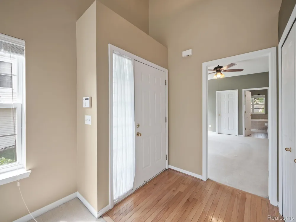 694 W BLUFF Rochester Hills City, MI 48307