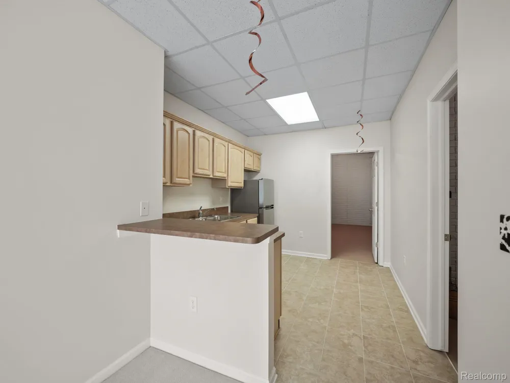 694 W BLUFF Rochester Hills City, MI 48307
