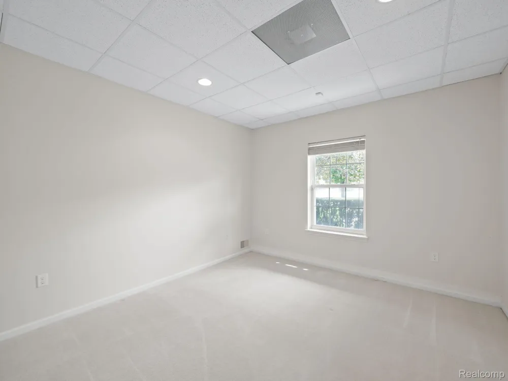 694 W BLUFF Rochester Hills City, MI 48307