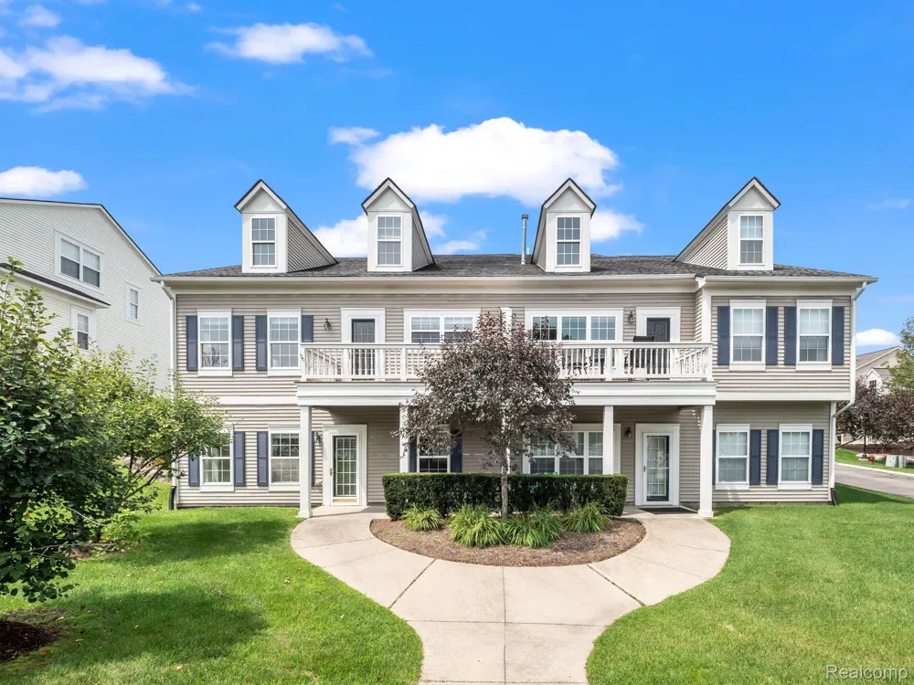 694 W BLUFF Rochester Hills City, MI 48307