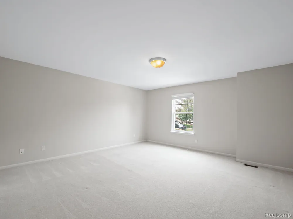 694 W BLUFF Rochester Hills City, MI 48307