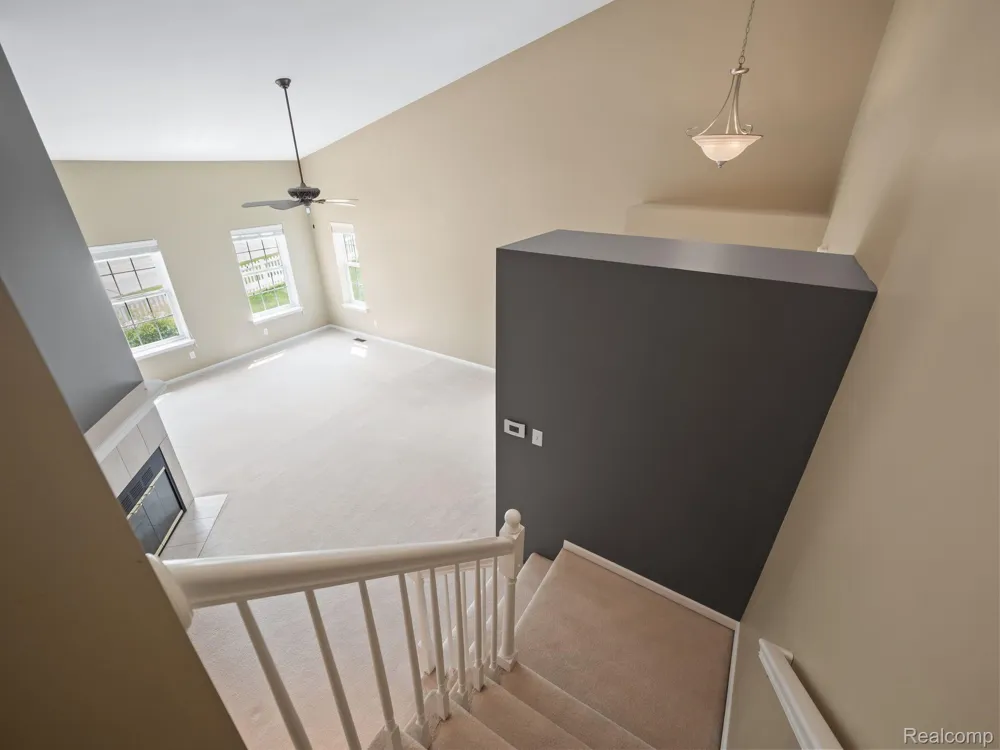 694 W BLUFF Rochester Hills City, MI 48307