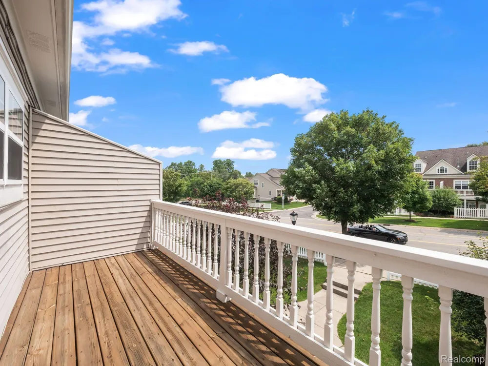 694 W BLUFF Rochester Hills City, MI 48307