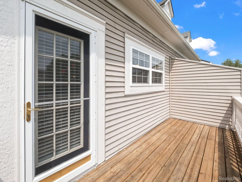 694 W BLUFF Rochester Hills City, MI 48307