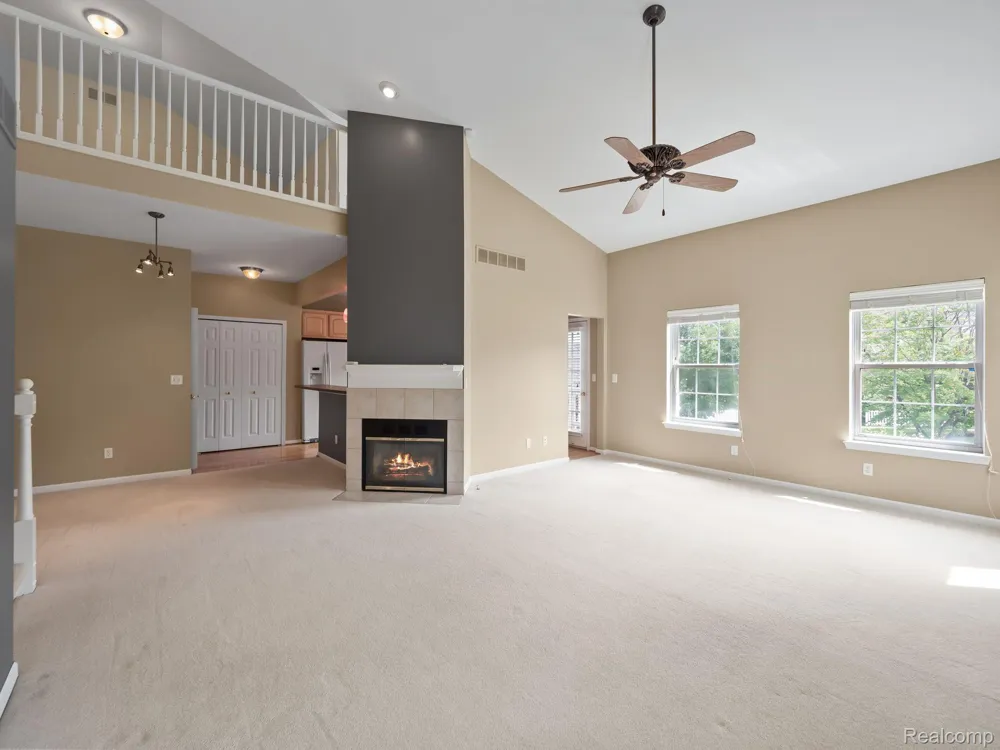 694 W BLUFF Rochester Hills City, MI 48307