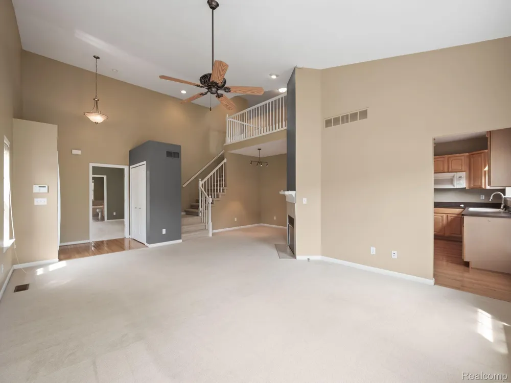 694 W BLUFF Rochester Hills City, MI 48307