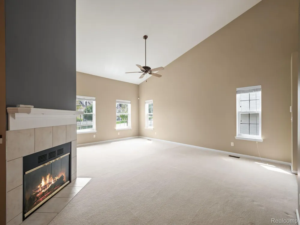 694 W BLUFF Rochester Hills City, MI 48307