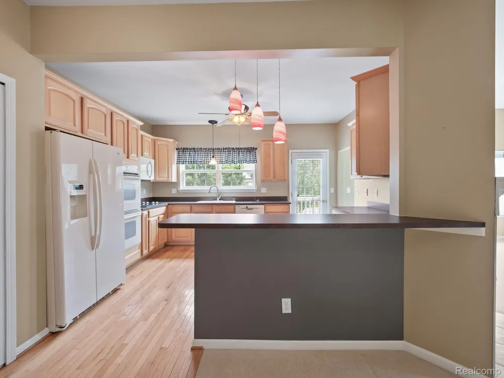 694 W BLUFF Rochester Hills City, MI 48307