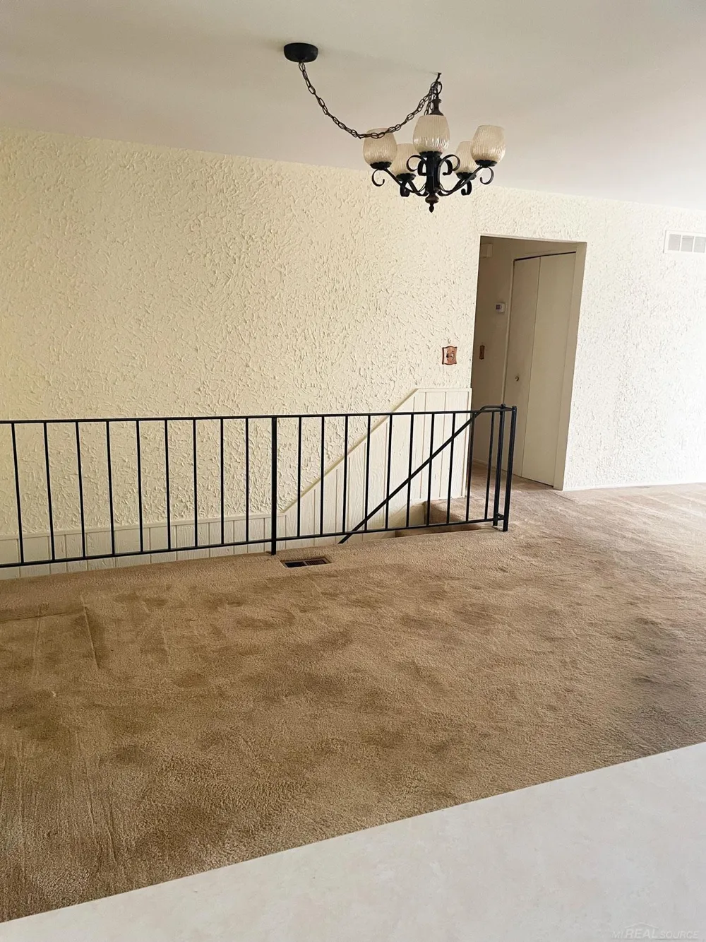 2684 Roundtree Drive Troy City, MI 48083