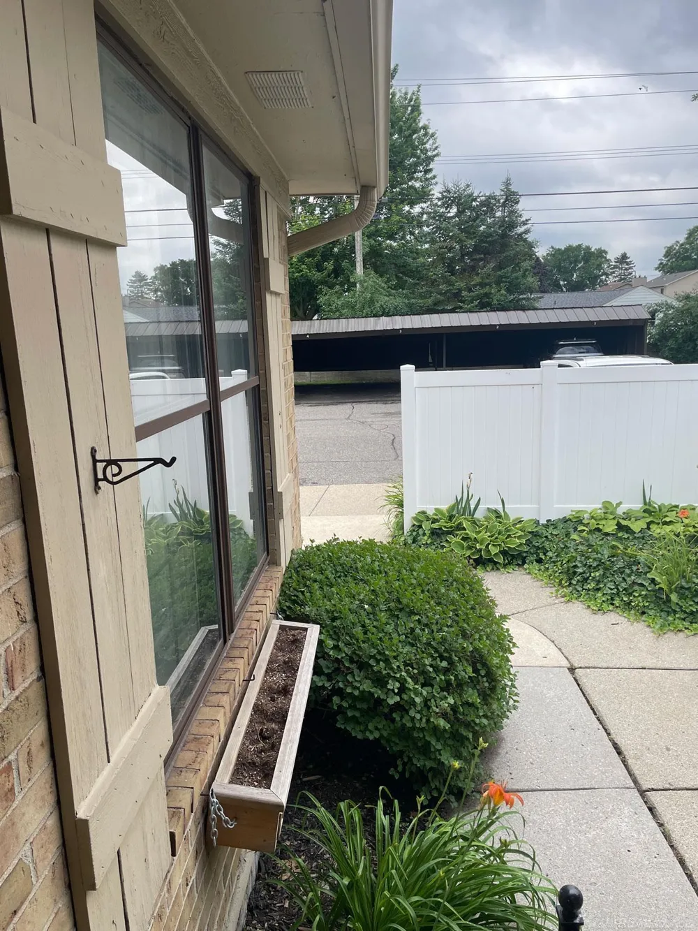 2684 Roundtree Drive Troy City, MI 48083