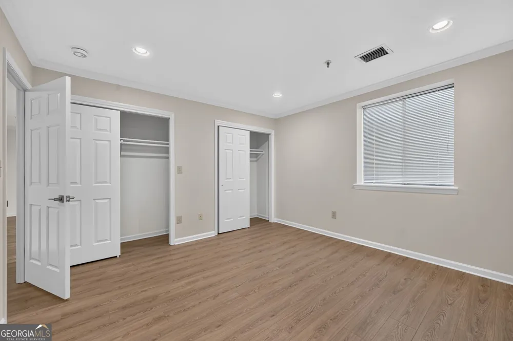 300 Johnson Ferry Rd, RD NE Sandy Springs, GA 30328