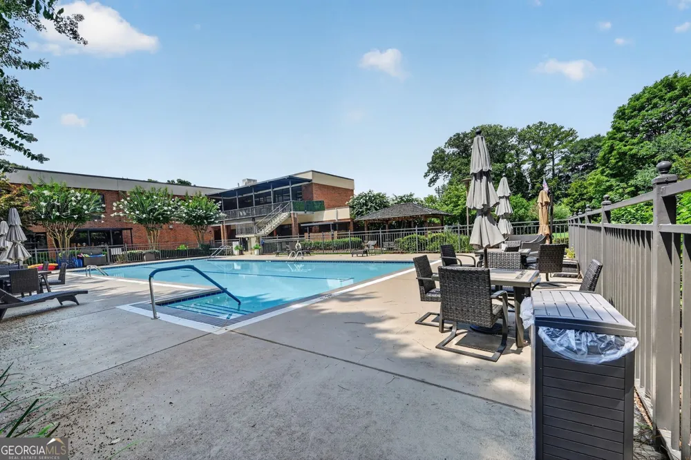 300 Johnson Ferry Rd, RD NE Sandy Springs, GA 30328