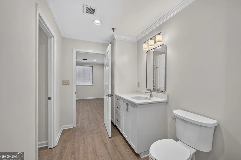300 Johnson Ferry Rd, RD NE Sandy Springs, GA 30328
