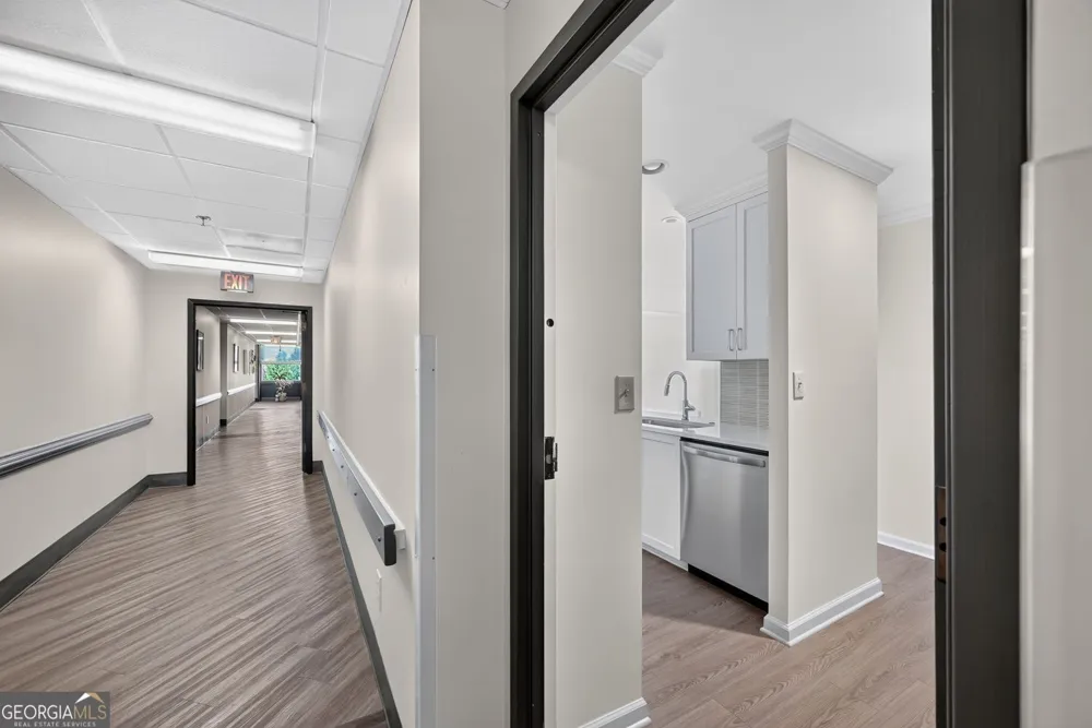 300 Johnson Ferry Rd, RD NE Sandy Springs, GA 30328