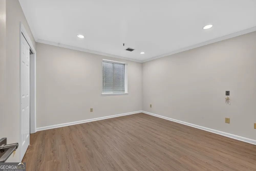 300 Johnson Ferry Rd, RD NE Sandy Springs, GA 30328