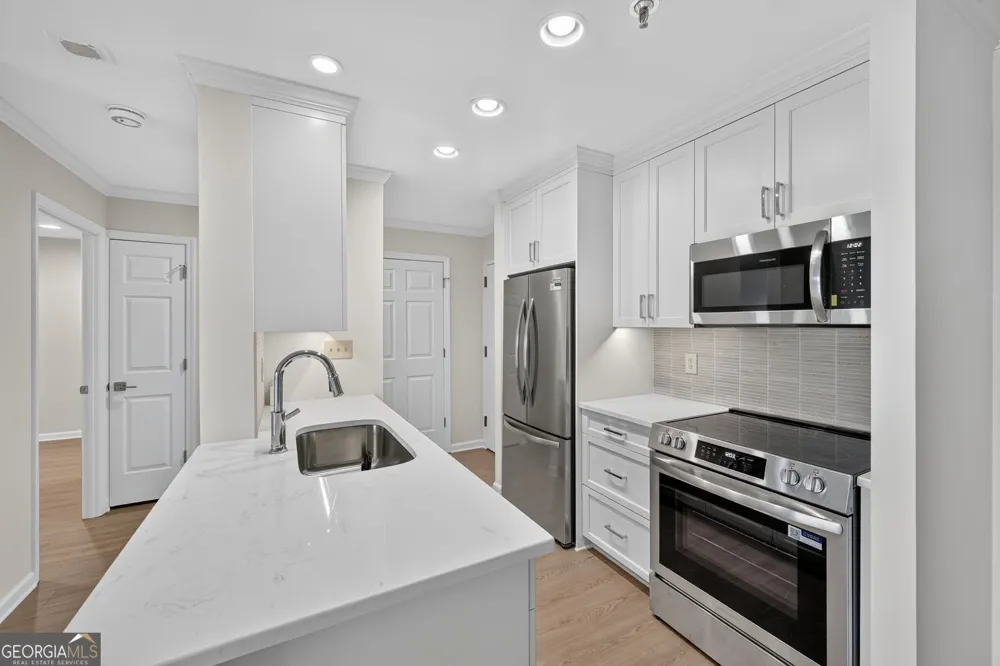 300 Johnson Ferry Rd, RD NE Sandy Springs, GA 30328