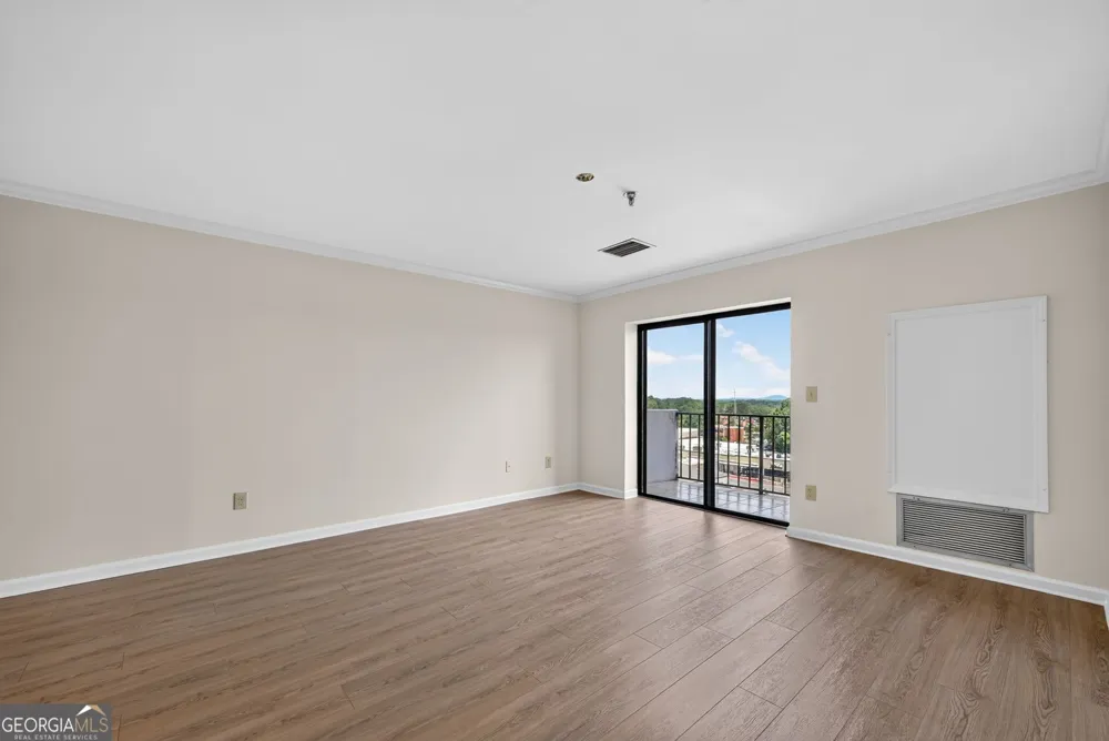 300 Johnson Ferry Rd, RD NE Sandy Springs, GA 30328