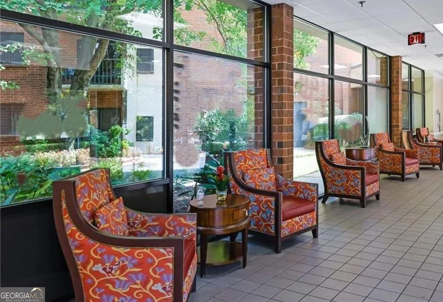 300 Johnson Ferry Rd, RD NE Sandy Springs, GA 30328