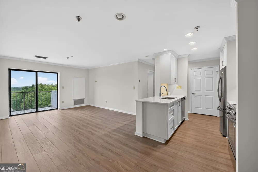 300 Johnson Ferry Rd, RD NE Sandy Springs, GA 30328