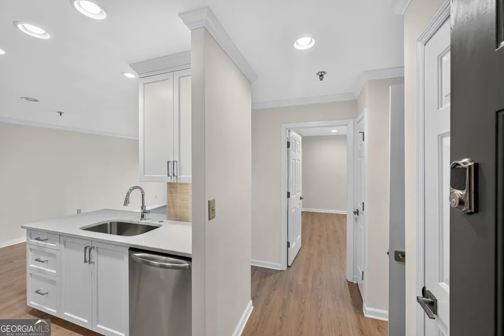 300 Johnson Ferry Rd, RD NE Sandy Springs, GA 30328