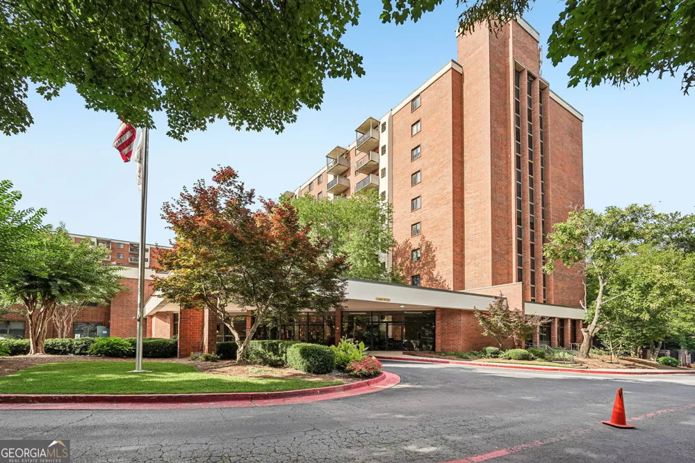 300 Johnson Ferry Rd, RD NE Sandy Springs, GA 30328