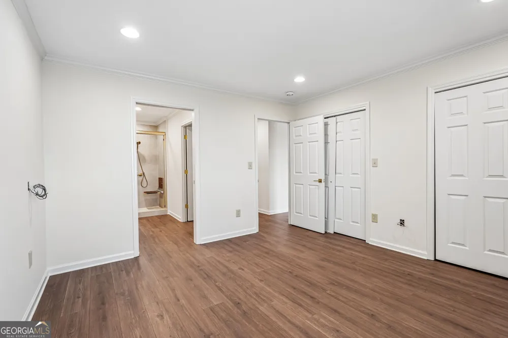 300 Johnson Ferry Rd, RD NE Sandy Springs, GA 30328