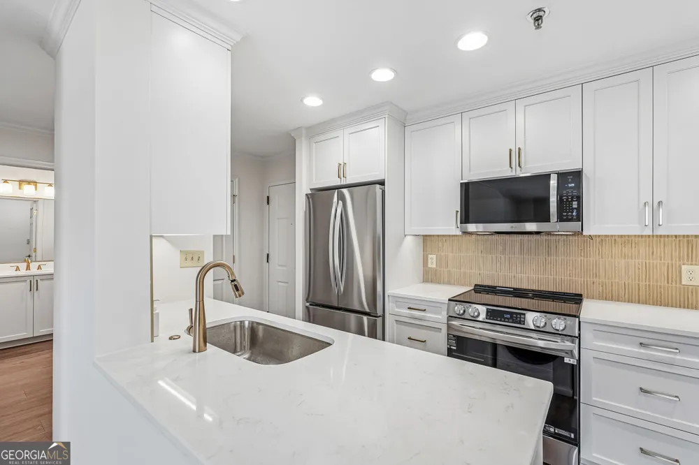 300 Johnson Ferry Rd, RD NE Sandy Springs, GA 30328