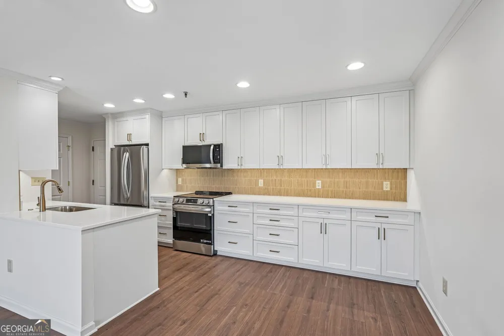 300 Johnson Ferry Rd, RD NE Sandy Springs, GA 30328