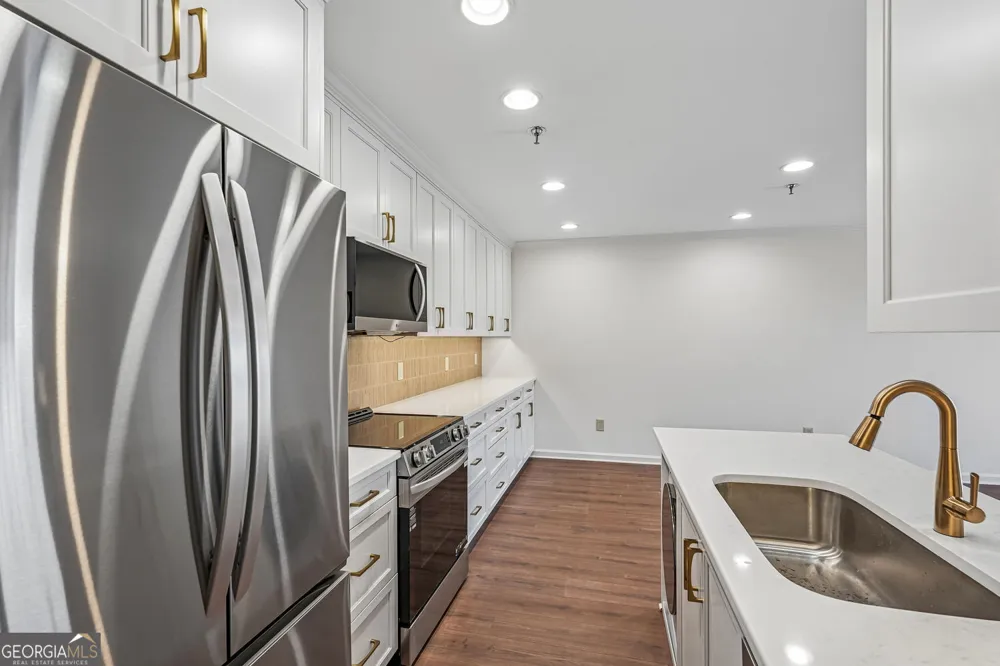300 Johnson Ferry Rd, RD NE Sandy Springs, GA 30328