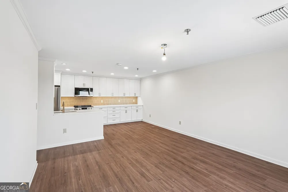 300 Johnson Ferry Rd, RD NE Sandy Springs, GA 30328