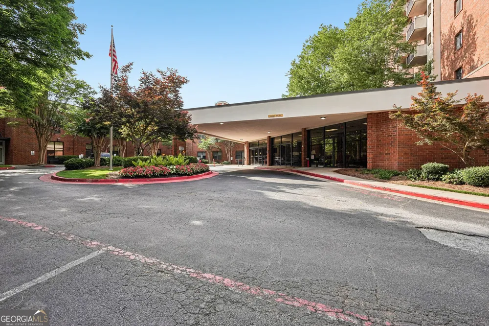 300 Johnson Ferry Rd, RD NE Sandy Springs, GA 30328