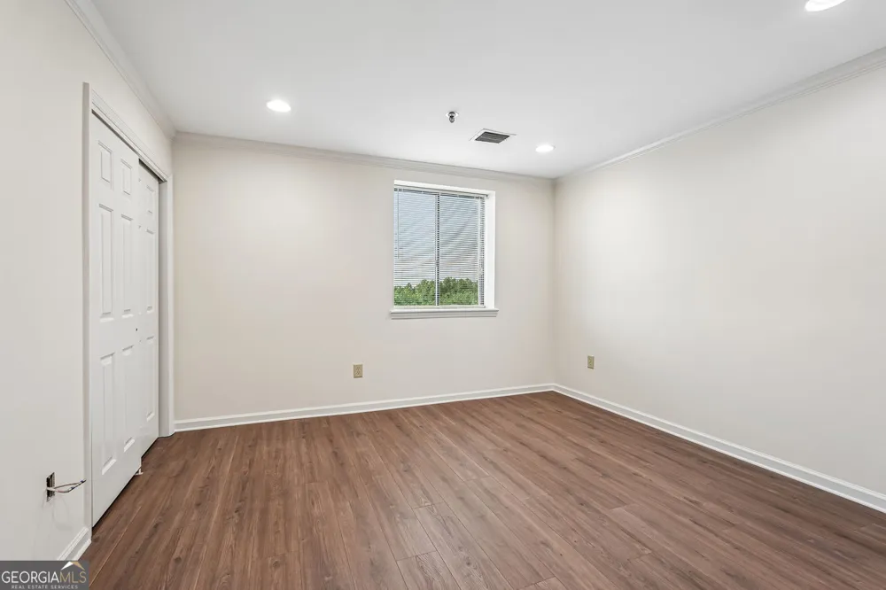 300 Johnson Ferry Rd, RD NE Sandy Springs, GA 30328