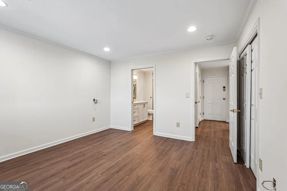 300 Johnson Ferry Rd, RD NE Sandy Springs, GA 30328