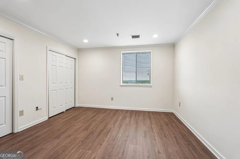 300 Johnson Ferry Rd, RD NE Sandy Springs, GA 30328