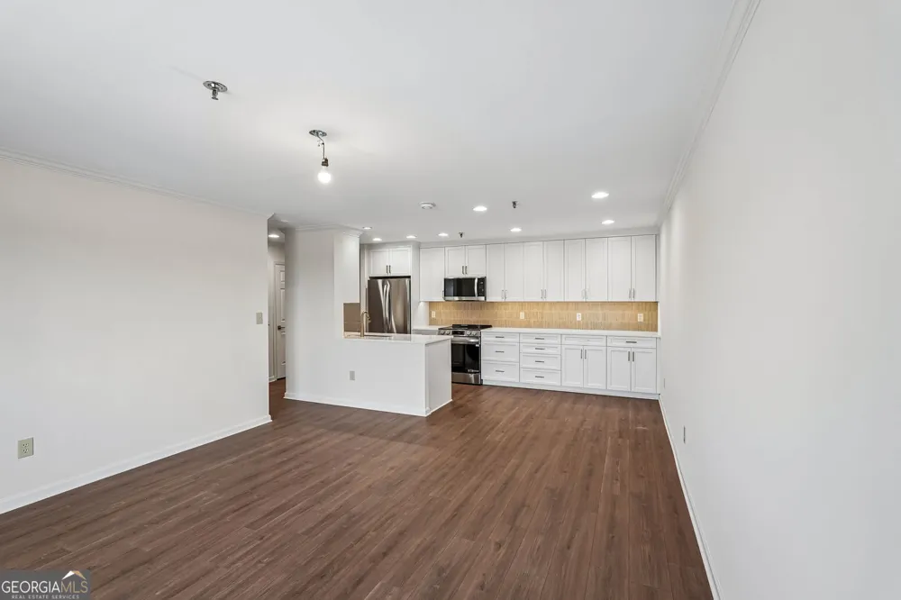 300 Johnson Ferry Rd, RD NE Sandy Springs, GA 30328