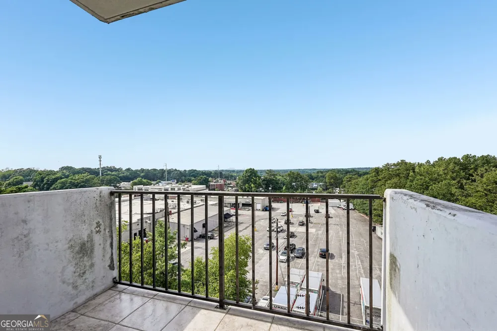 300 Johnson Ferry Rd, RD NE Sandy Springs, GA 30328
