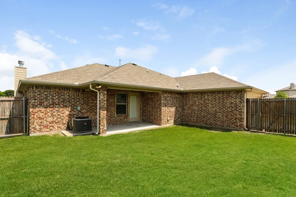 623 Hilton Drive Lancaster, TX 75146